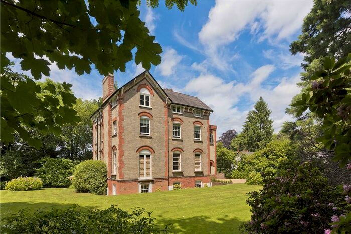 2 Bedroom Flat To Rent In Sandgate, Portsmouth Road, Esher, Surrey, KT10