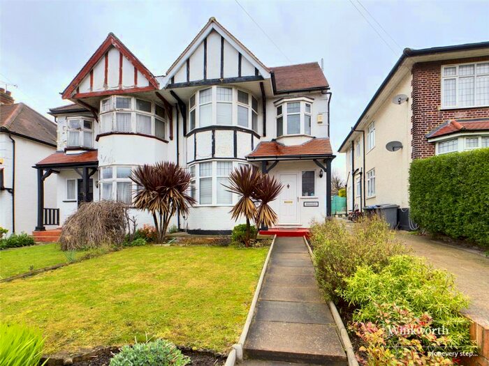 4 Bedroom House To Rent In Birchen Grove, London, NW9