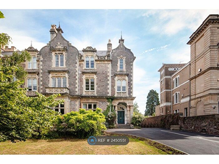 3 Bedroom Flat To Rent In Trinmore, Bristol, BS8