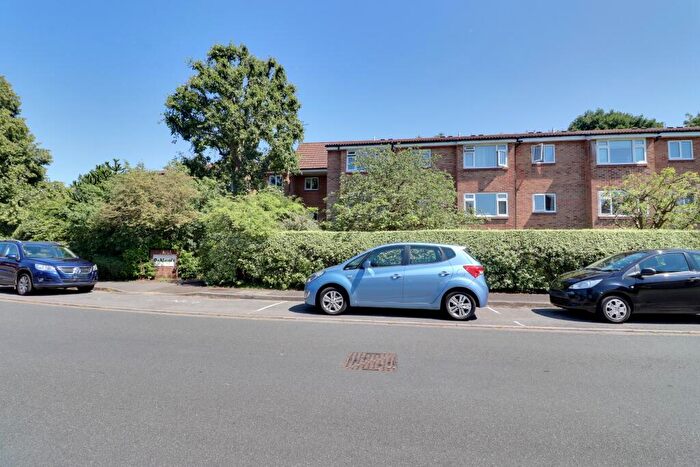 1 Bedroom Flat For Sale In Holly Drive, Waterlooville, PO7