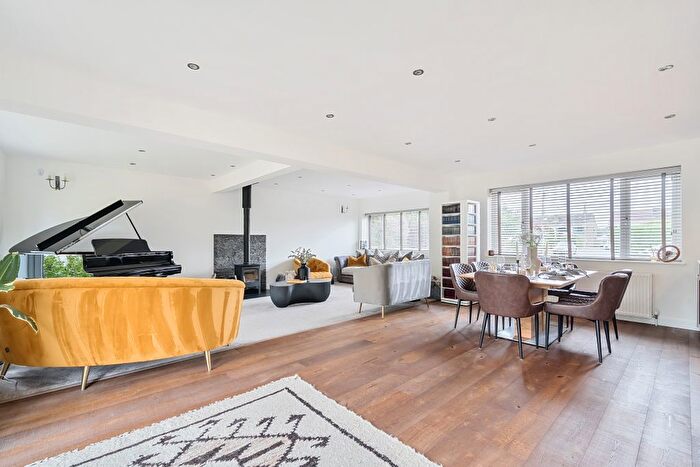 3 Bedroom Detached House For Sale In Rudgeway Park, Rudgeway, BS35