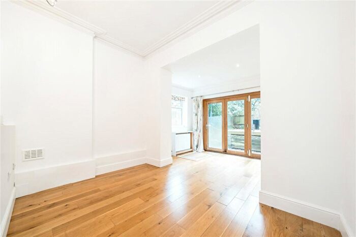 2 Bedroom Apartment To Rent In Cavendish Road, London, SW12