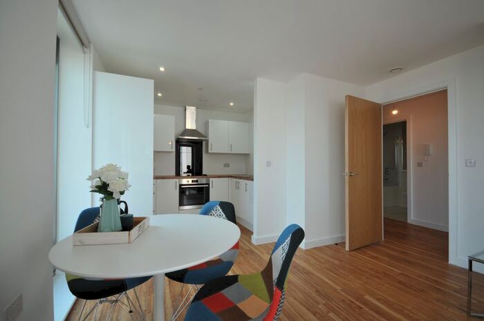 2 Bedroom Flat To Rent In Bedroom Apartment – Michigan Point, Salford Quays, M50