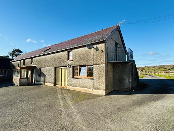 3 Bedroom Barn Conversion To Rent In Llanwnnen, Lampeter, SA48