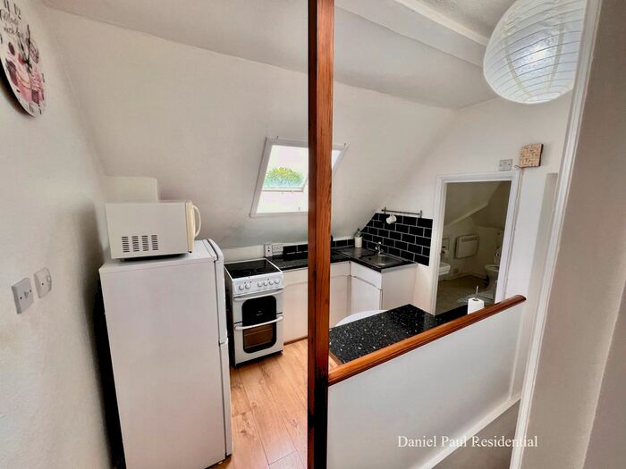 Studio To Rent In Elers Road, London, W13