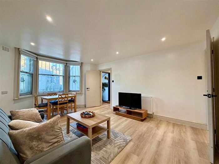 2 Bedroom Flat To Rent In Talgarth Road, West Kensington, W14