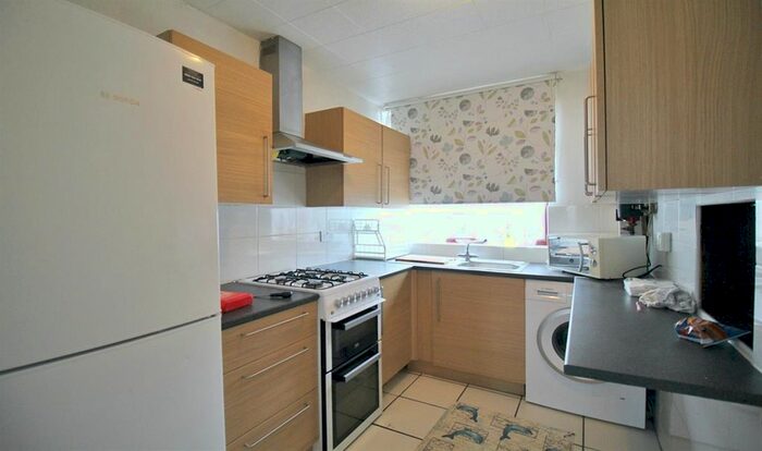 4 Bedroom Semi-Detached House To Rent In Dale Grove, London, N12