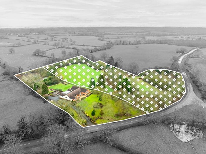 4 Bedroom Detached House For Sale In Tanworth Lane, Henley-In-Arden, B95