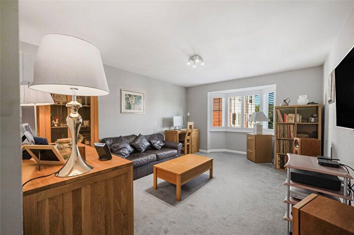 2 Bedroom Flat For Sale In Bunning Way, London, N7
