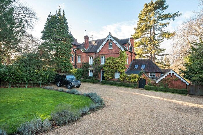 5 Bedroom Detached House For Sale In Hawks Hill, Bourne End, Buckinghamshire, SL8