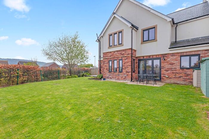 4 Bedroom Detached House For Sale In Mellor Close, Otley, West Yorkshire, LS21