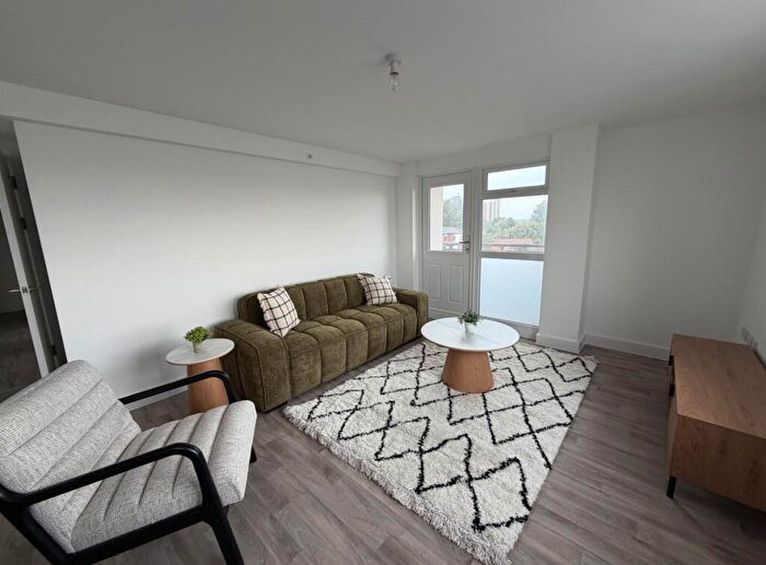 2 Bedroom Apartment To Rent In The Lighthouse, L20