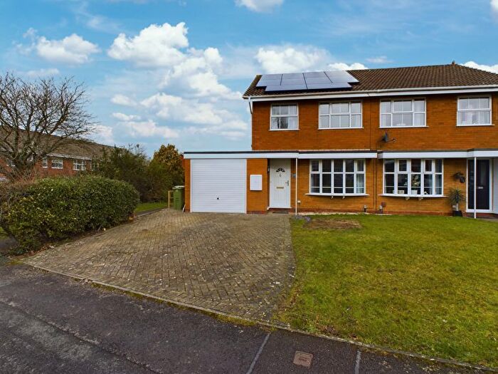 3 Bedroom Property To Rent In Kempton Grove, Cheltenham, GL51