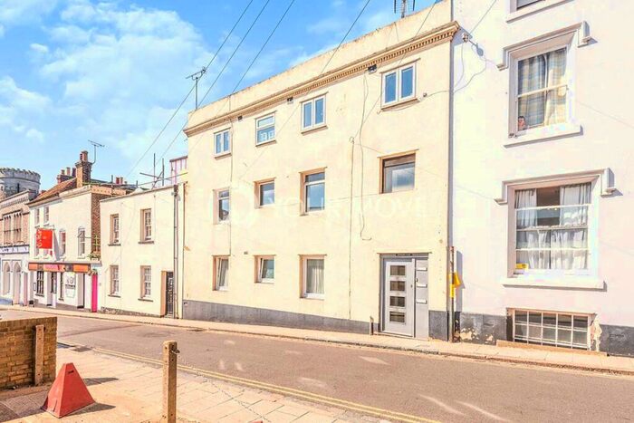 1 Bedroom Flat To Rent In Effingham Street, Ramsgate, Kent, CT11