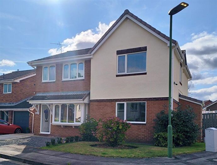 3 Bedroom Property To Rent In Alnwick Grove, Newton Aycliffe, DL5