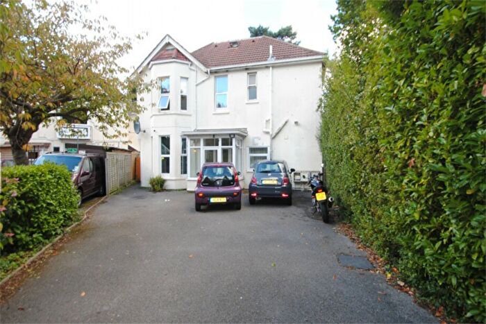 2 Bedroom Flat To Rent In Bedroom Second Floor Flat In Meyrick Park, BH3