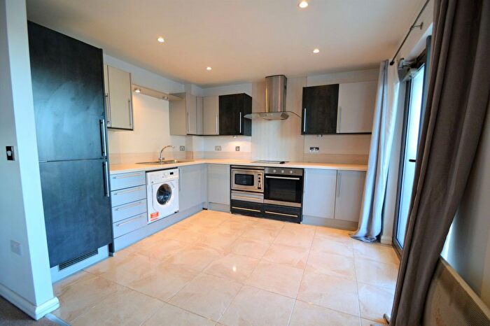 3 Bedroom Flat To Rent In Landmark Place, Churchill Way, Cardiff, CF10
