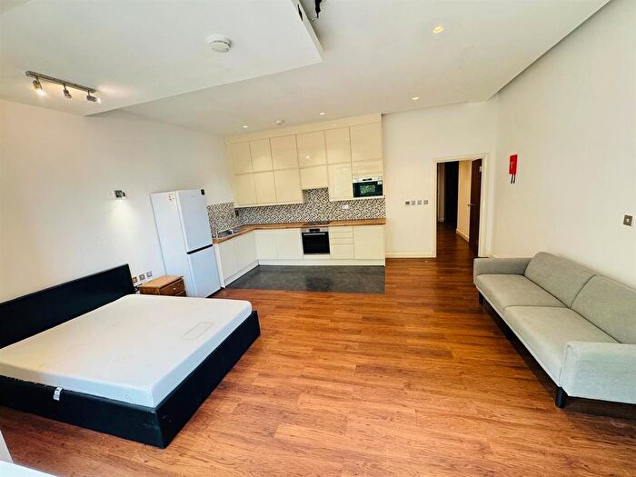 Studio To Rent In Weir Road, Wimbledon, SW19