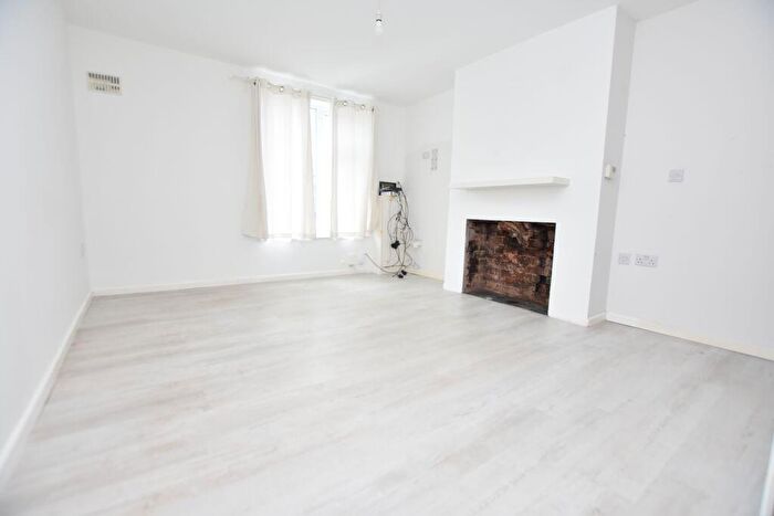 3 Bedroom House To Rent In Radley Square, Nottingham, NG6