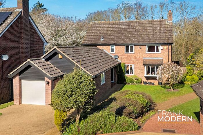 4 Bedroom Detached House For Sale In Lakeside, Peterborough, PE4