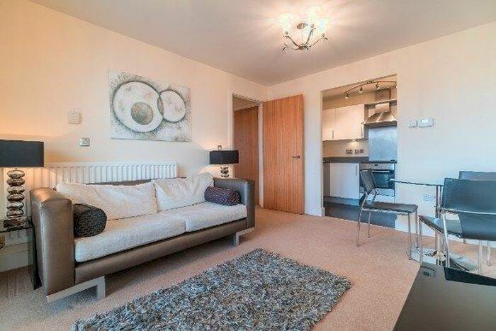 2 Bedroom Flat To Rent In Masons Way, Birmingham, B15