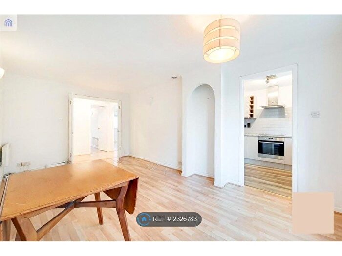 2 Bedroom Flat To Rent In Brymay Close, London, E3