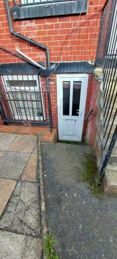 1 Bedroom Studio To Rent In Harlech Road, Beeston, Leeds, LS11