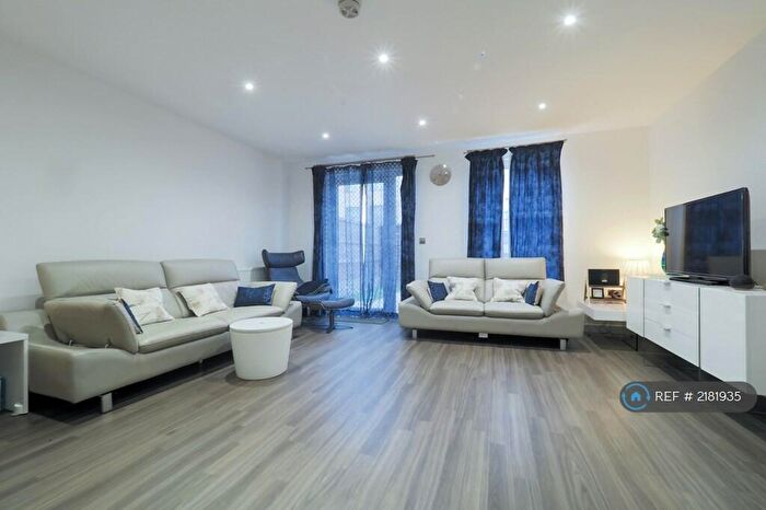 3 Bedroom End Of Terrace House To Rent In Fry Lane, London, HA8