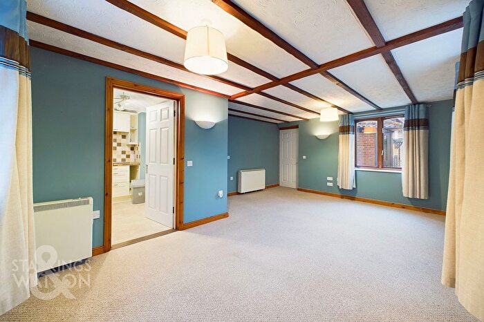 2 Bedroom Flat For Sale In Malthouse Court, Harleston, IP20