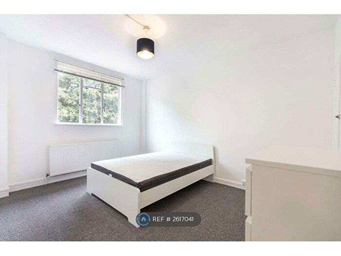3 Bedroom Flat To Rent In Thurleigh Court, London, SW12