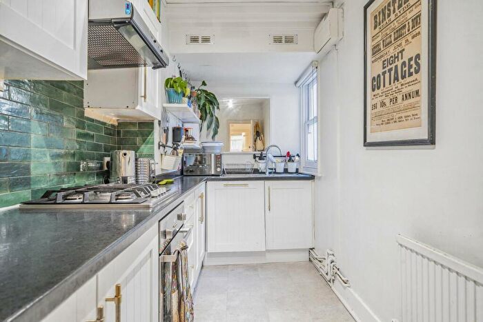 2 Bedroom Flat For Sale In Gipsy Hill, Crystal Palace, SE19
