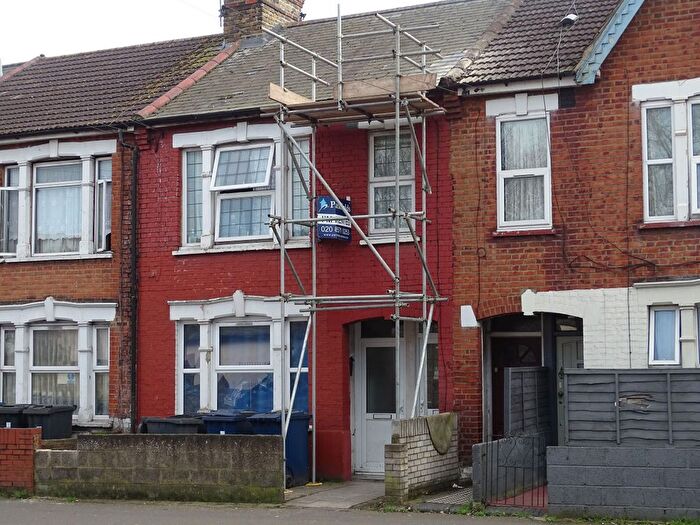 2 Bedroom Maisonette For Sale In Western Road, Southall, UB2