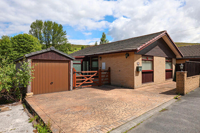 3 Bedroom Semi-Detached Bungalow For Sale In Rochdale Road, Walsden, OL14