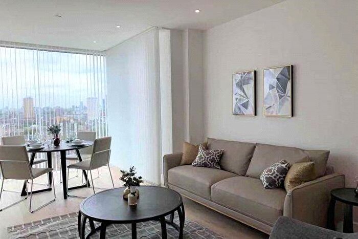 2 Bedroom Flat For Sale In Cassia House, Piazza Walk, London, E1