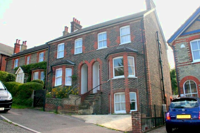 1 Bedroom Flat To Rent In Highfield Road, Caterham, CR3