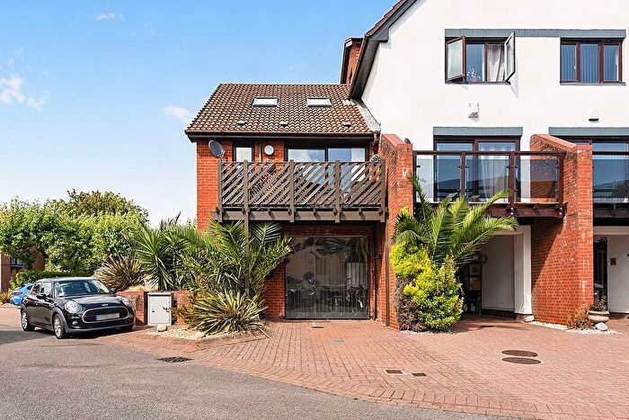 4 Bedroom Terraced House For Sale In Carbis Close, Port Solent, PO6