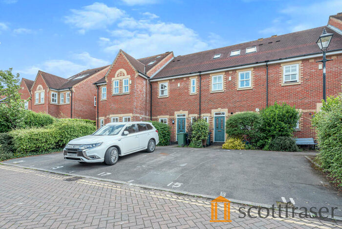 3 Bedroom Property To Rent In Plater Drive, OX2