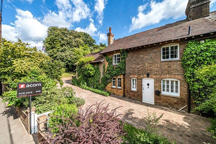 5 Bedroom Semi-detached House For Sale In Darenth Hill, Dartford, Kent, DA2