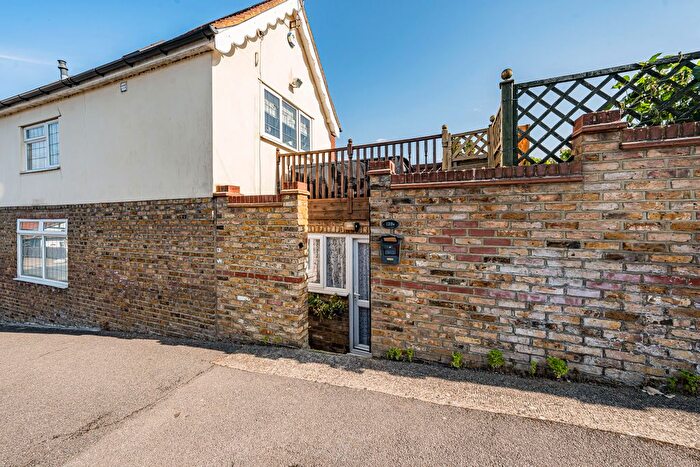 1 Bedroom Flat To Rent In Harefield Road, Uxbridge, UB8