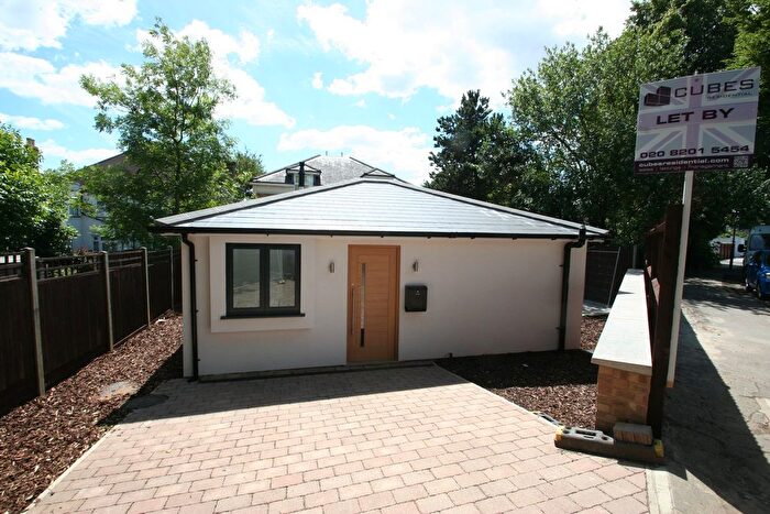 2 Bedroom Detached House To Rent In Tenterden Grove, Hendon, London, NW4