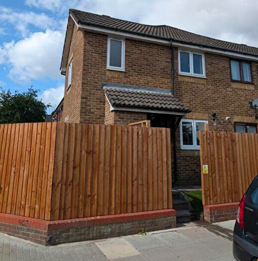 1 Bedroom End Of Terrace House To Rent In Lichfield Road, London, NW2