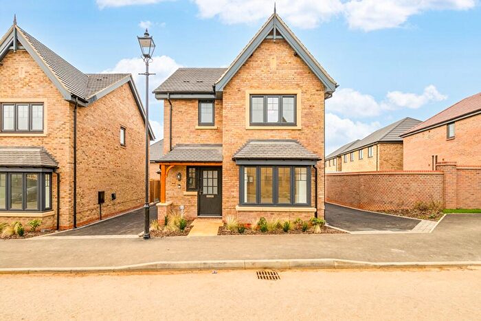 3 Bedroom Detached House For Sale In Russell Road, Toddington, Dunstable, LU5