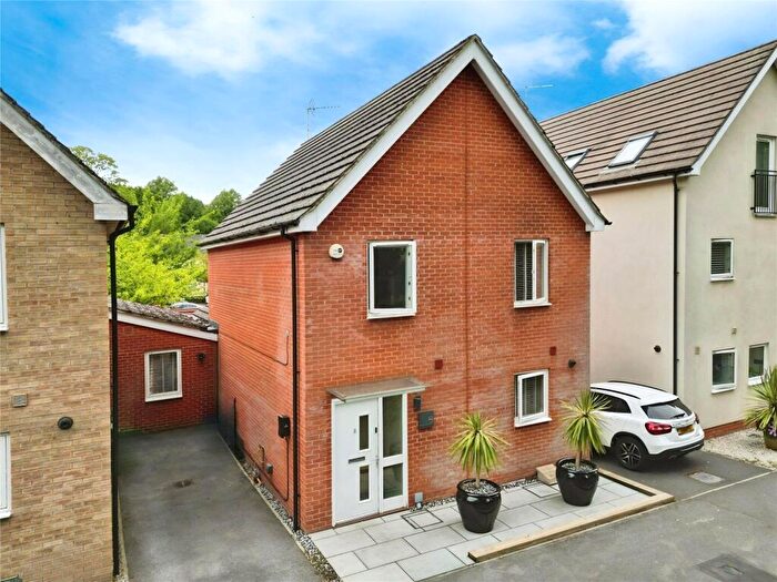 3 Bedroom Detached House For Sale In Jaguar Lane, Bracknell, Berkshire, RG12