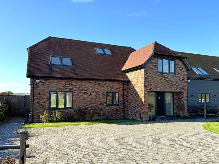 3 Bedroom Detached House For Sale In Marden Thorn, TN12