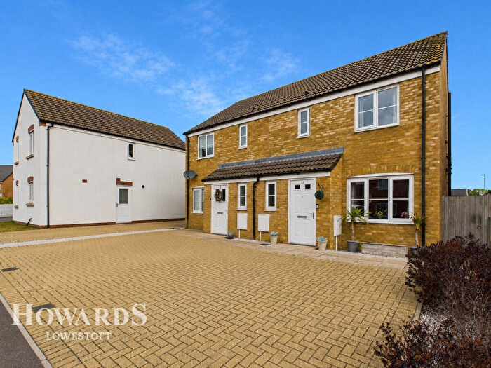 3 Bedroom Semi-Detached House For Sale In Pritchard Close, Lowestoft, NR32
