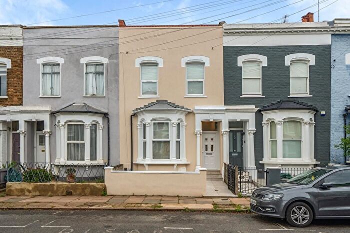 3 Bedroom Property For Sale In Corbyn Street, London, Uk, N4