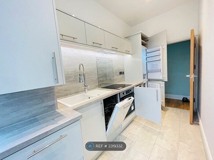 2 Bedroom Flat To Rent In Demesne Road, Manchester, M16