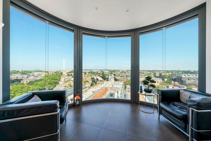 2 Bedroom Terraced House To Rent In Chronicle Tower, B City Road, London, EC1V