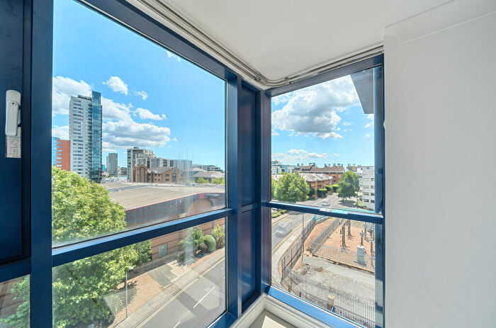 2 Bedroom Flat For Sale In Canute Road, Southampton, Hampshire, SO14