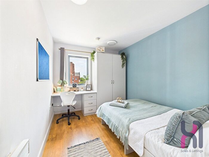 1 Bedroom Flat To Rent In Queensland Place, Chatham Place, Liverpool, Merseyside, L7